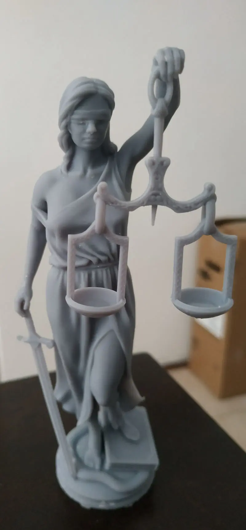figura de resina de la justicia impresion 3D